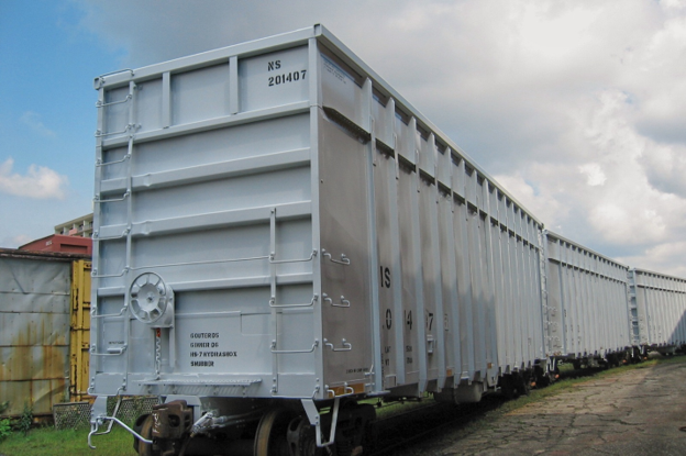 Remanufactured flatcar transporting renewable energy equipment — Railroad Technology Corporation
